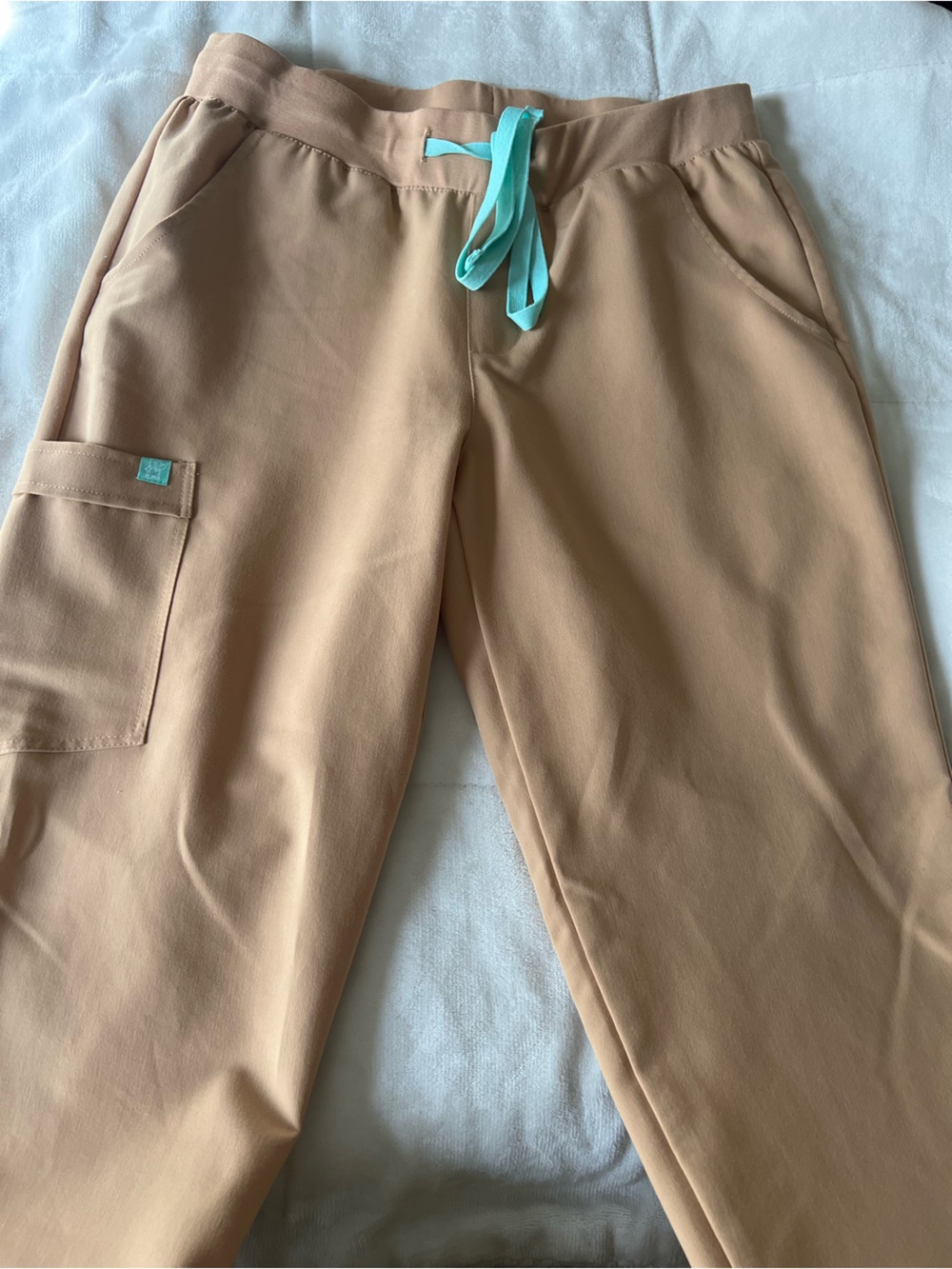 Woman’s Scrub Set - Picture 6 of 14